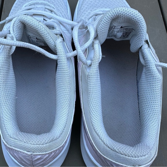 NIKE MC TRAINER SHOE running and workout shoes white/pink women’s size 9.5 - Picture 9 of 12